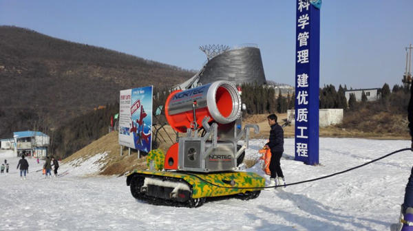履带造雪机_履带式造雪机_自行造雪机