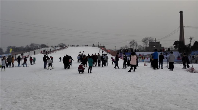 滑雪场造雪机