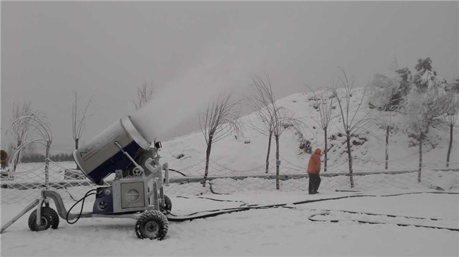 滑雪场造雪机