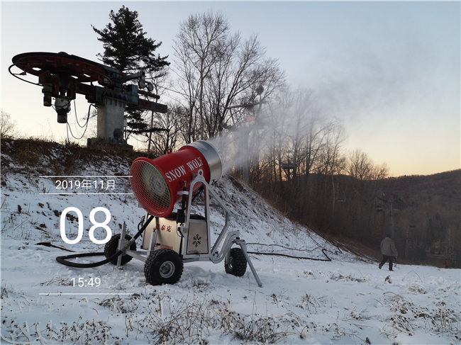 亚布力滑雪场造雪机