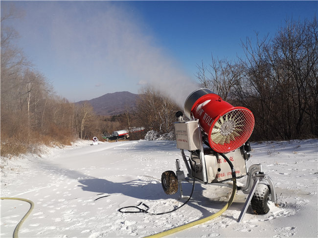 亚布力滑雪场造雪机