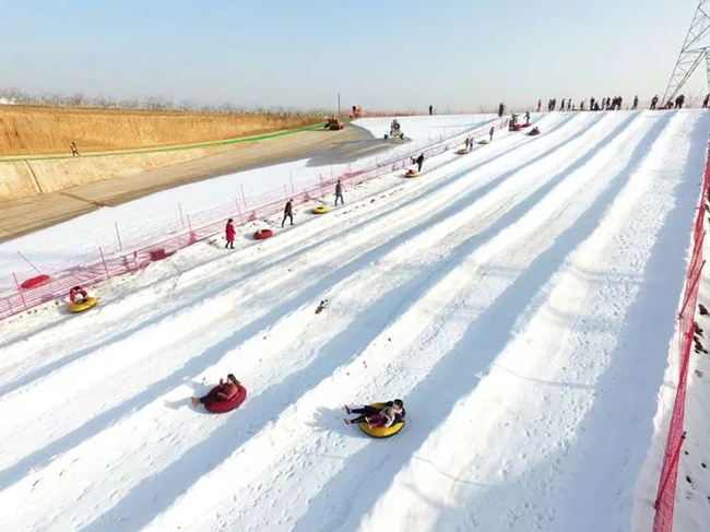 县城滑雪场