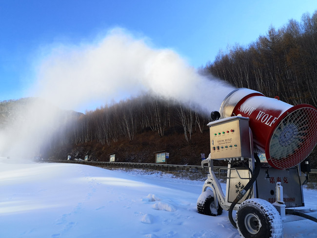 诺泰克雪狼造雪机_人工造雪机_造雪机厂家